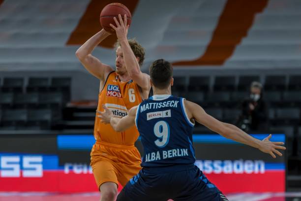 与季后赛前 与季后赛前