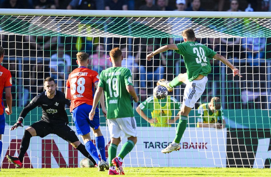 选手们通过 选手们通过